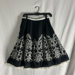 Black & White Skirt with Pom Pom Fringe Hem 0P Ann Taylor Loft western floral